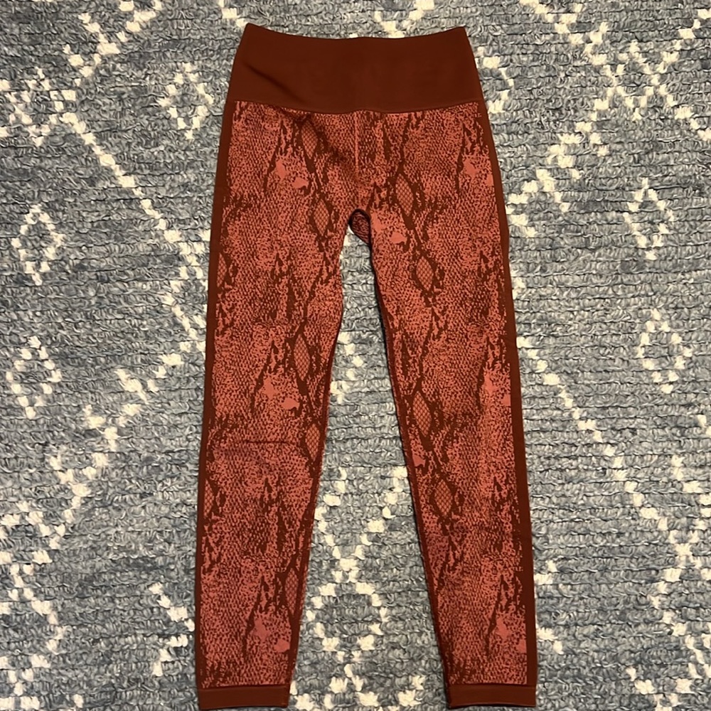 Fabletics Red Snake-Print High-Waist Leggings & Sports Bra Set - Picture 2 of 9